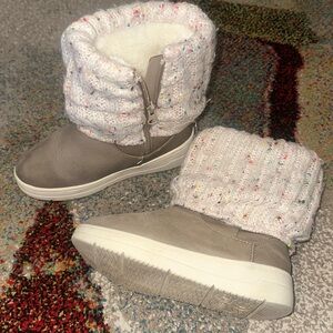 Cat & Jack girls fall & winter boots furry inside, sweater outside WARM size 1